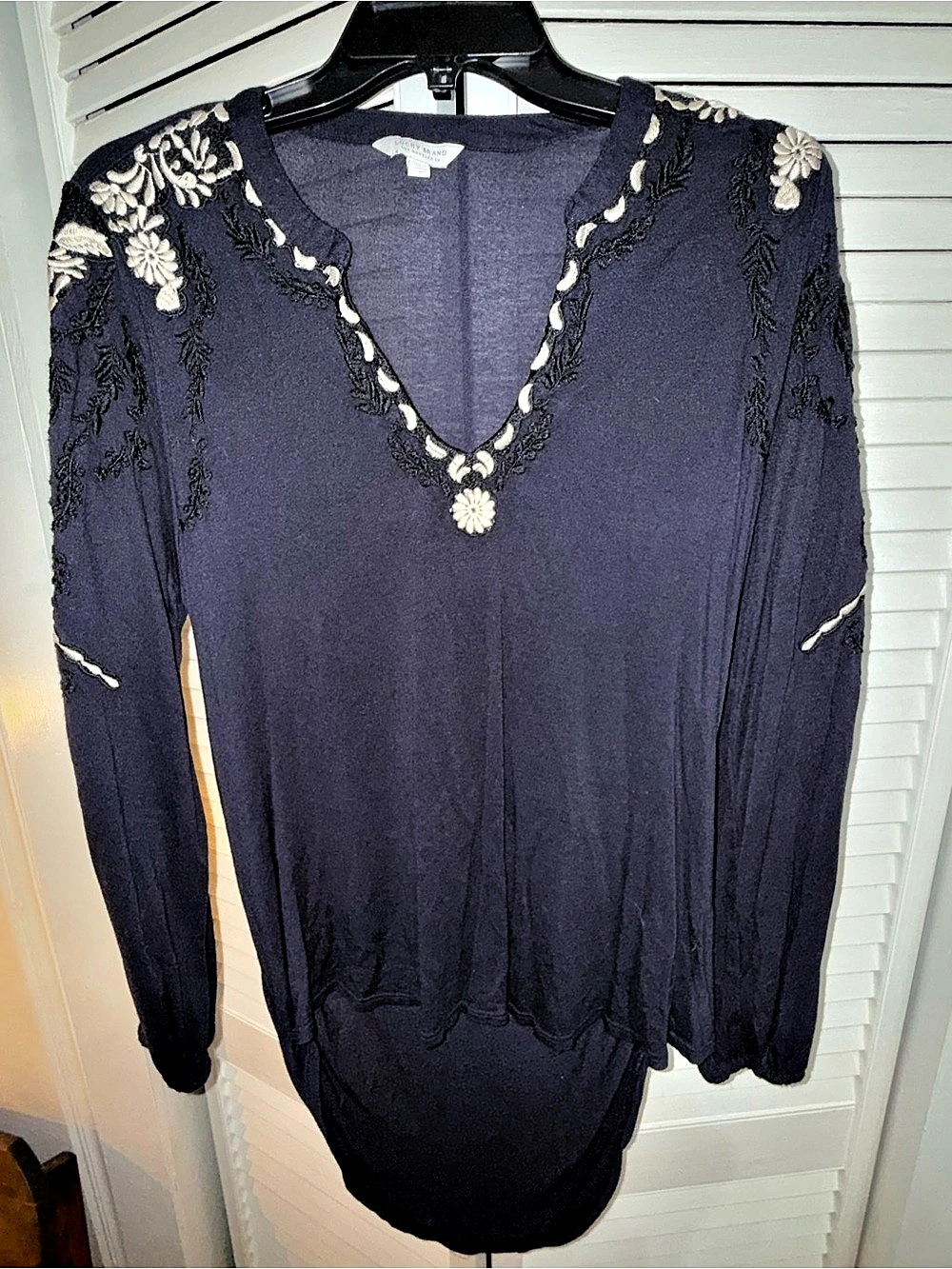 Lucky Brand Floral Embroidered Tunic in Purple Size Medium Like New